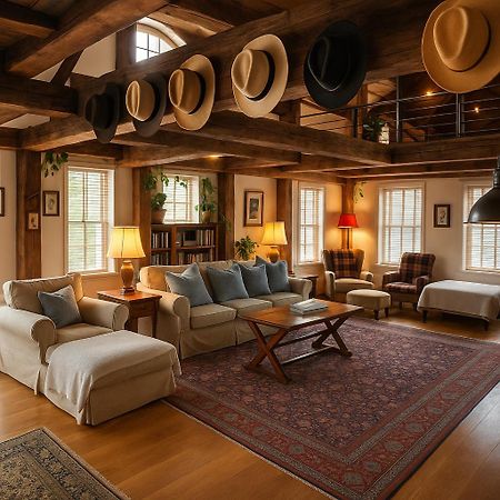 Готель Magical Post And Beam Loft Downtown Newport! Екстер'єр фото