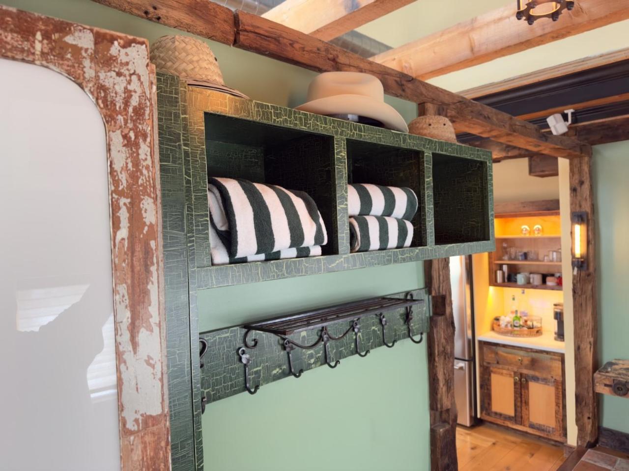 Готель Magical Post And Beam Loft Downtown Newport! Екстер'єр фото