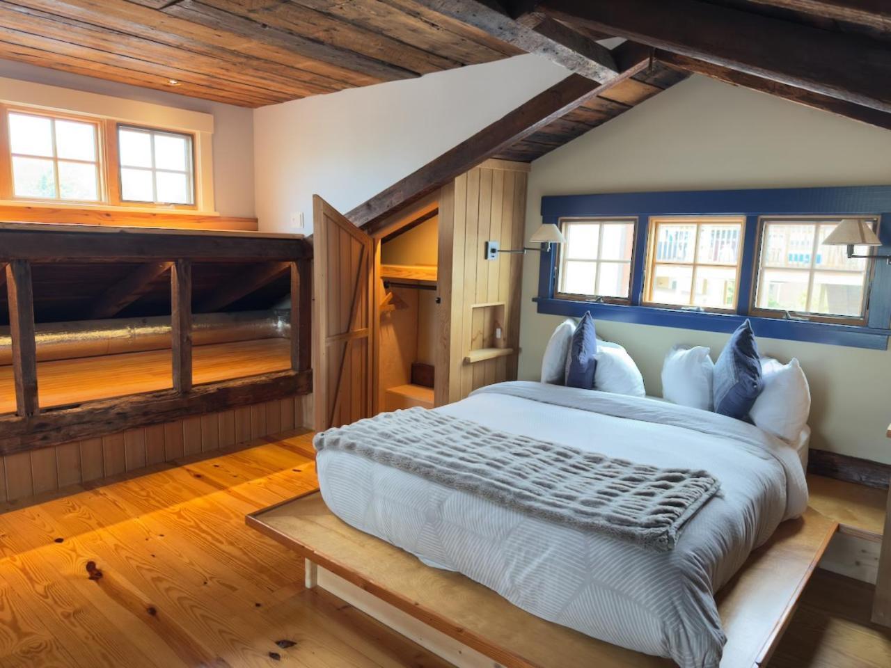 Готель Magical Post And Beam Loft Downtown Newport! Екстер'єр фото