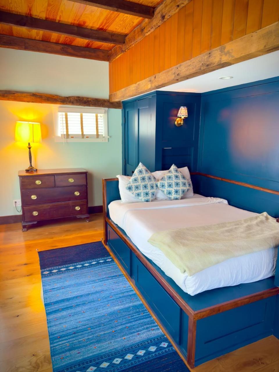 Готель Magical Post And Beam Loft Downtown Newport! Екстер'єр фото
