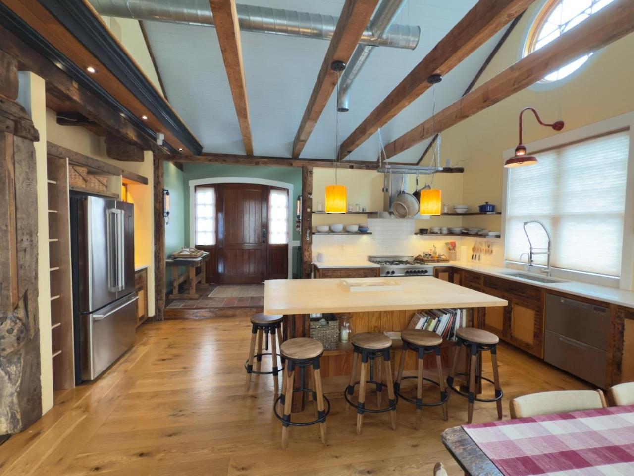 Готель Magical Post And Beam Loft Downtown Newport! Екстер'єр фото