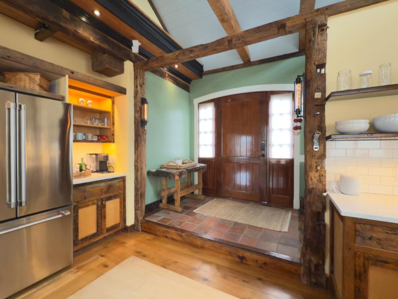 Готель Magical Post And Beam Loft Downtown Newport! Екстер'єр фото